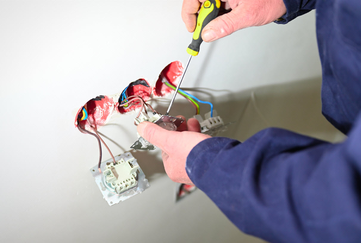 Why You Should Hire a Licensed Electrical Services vs. the DIY Route